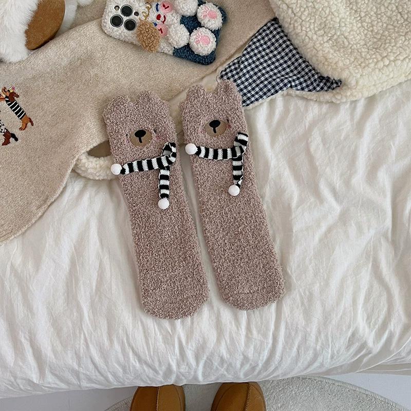 

1 пара носков для сна, милые носки из кораллового вельвета с мультяшным рисунком маленького медвежонка, мягкое полиэфирное волокно фиолетовый/серый