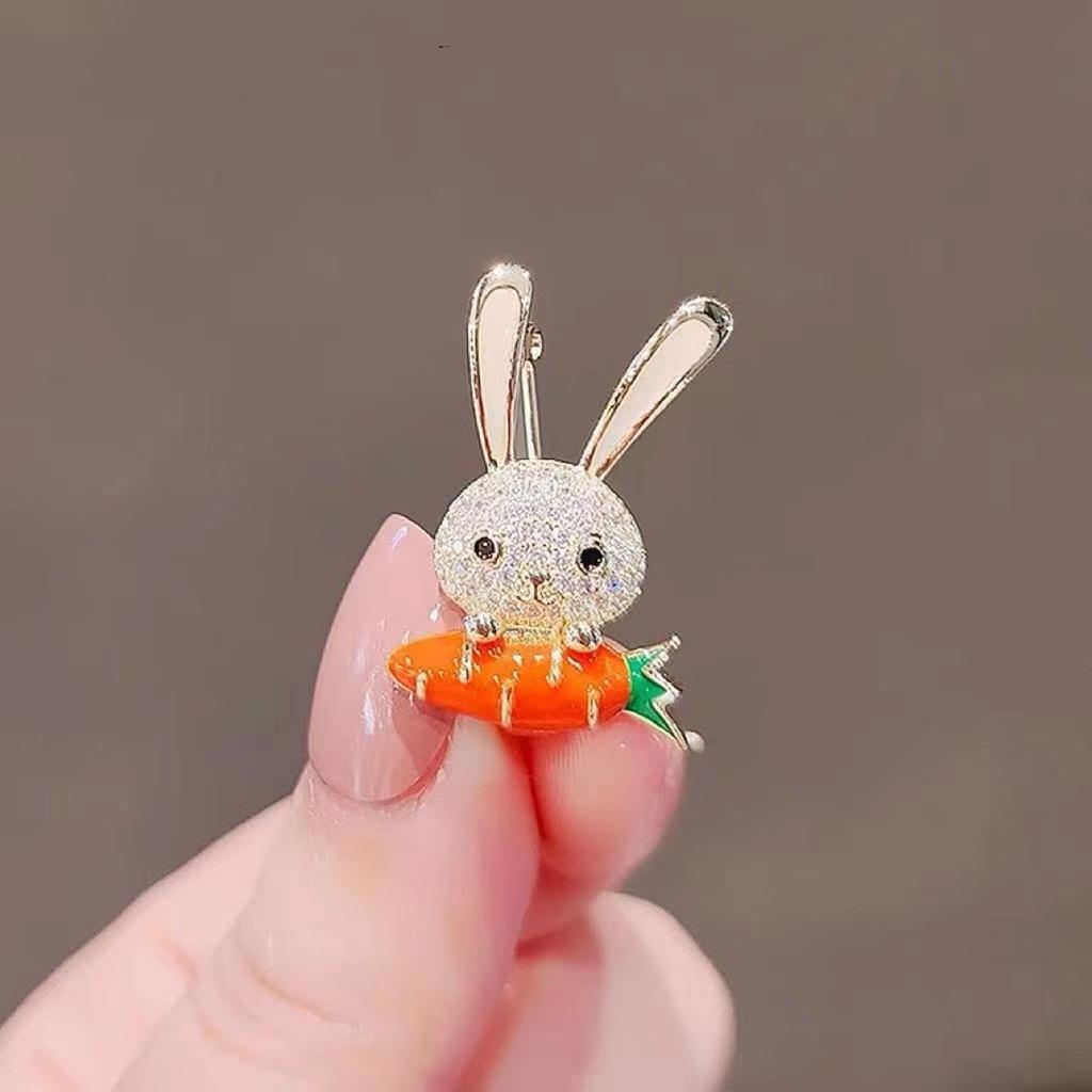 Cute Japanese Style Rabbit Brooch With Sparkling Crystal Accents Stylish Brooch Pin For Scarf Or Clothing Decoration
