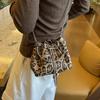 Leopard print bag women's autumn and winter new niche design retro chain messenger bag pleated bucket bag