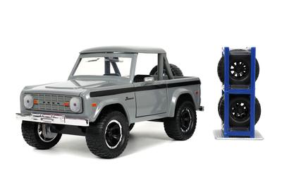 JT 1973 Ford Bronco Pilkas 124 Su stovu
