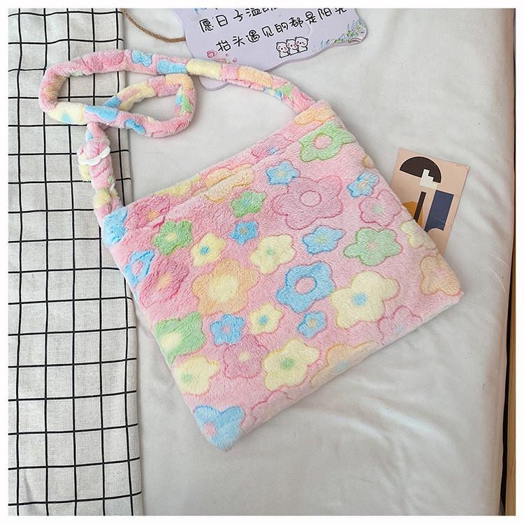 Fashionable Commuter Bag Urban Style Plush Quilted Tote For Women 2021 Trends розовый