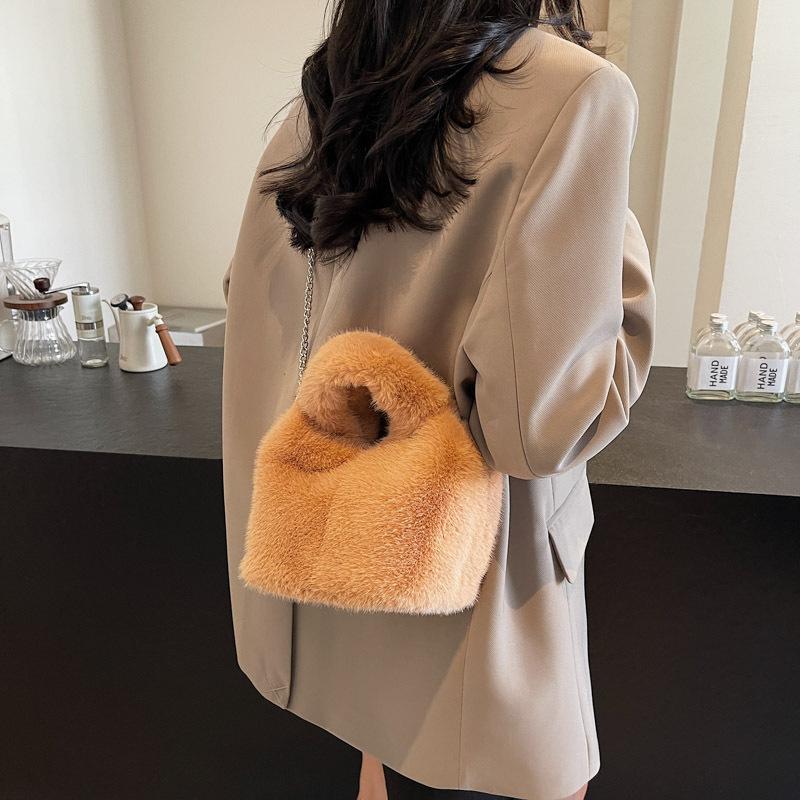 Plush Bag Women's Hand Bag 2025 New Fashion Niche Chain Messenger Bag Winter Plush Bucket Bag