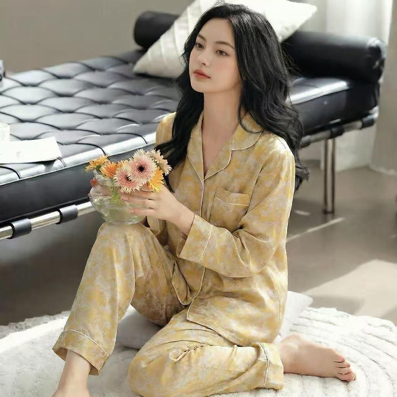 

Qiaobasen Women s Cationic Lapel Ice Silk Pajama Set - Long Sleeve Top & Pants, Wearable Outdoors, Ultra-Soft & Comfortable M жёлтый