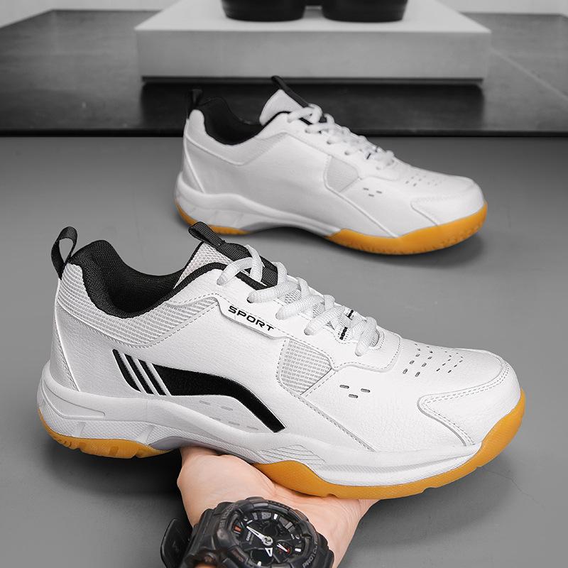 Badminton Shoes Men's and Women's Sports Shoes Indoor and Outdoor Training Shoes Table Tennis Shoes a Pair of Tennis Shoes