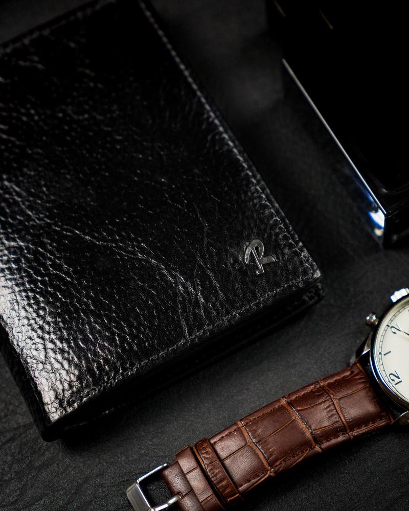 Classic men's vertical wallet made of natural leather with RFID technology - Rovicky