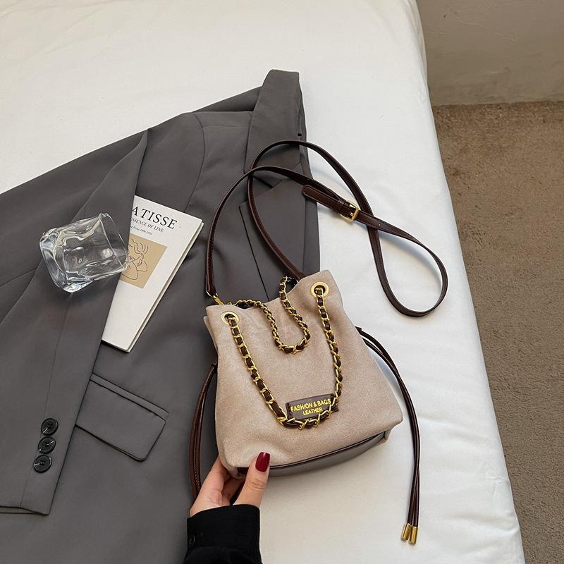 

осень 2025 новая сумка-цепочка большой вместимости, сумка-ведро высокой ценности, модная женская сумка, сумка через плечо, сумка-мессенджер для поездок на работу