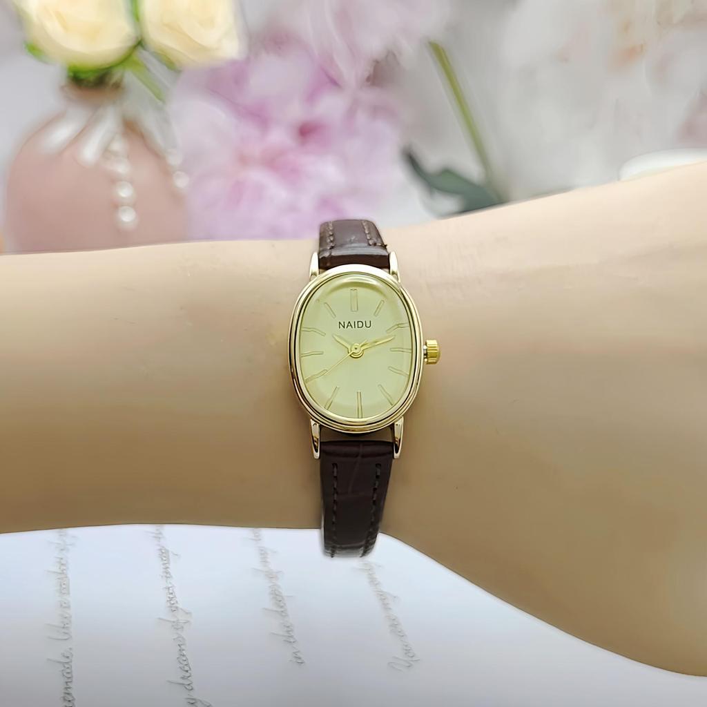 Oval Women's Leather Strap Quartz Watch – Elegant and Stylish Design
