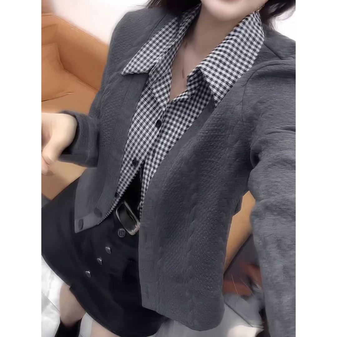 

Elegant Women s Plaid Patchwork Knit Cardigan - Stylish Two-Piece Winter Design with Long Sleeves XL (suggested for 115-125 pounds)