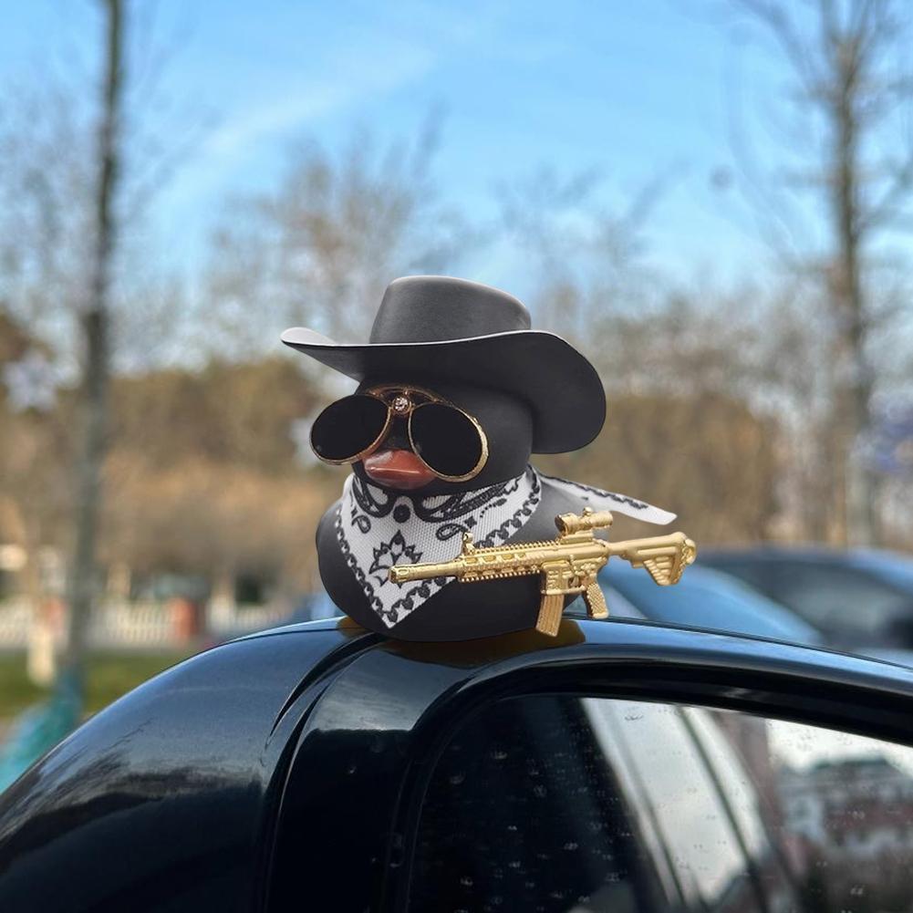Cowboyhoed Eenden Trendy Auto Dashboard Decoratie Rubberen Eend Kantoor Auto Decoratie Ornament Zwarte Eend met Zonnebril Ketting
