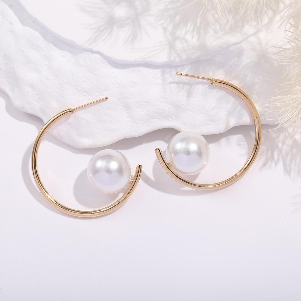 Retro French Minimalist Elegant Pearl Stud Earrings - High-End Cold Style, Exaggerated Design