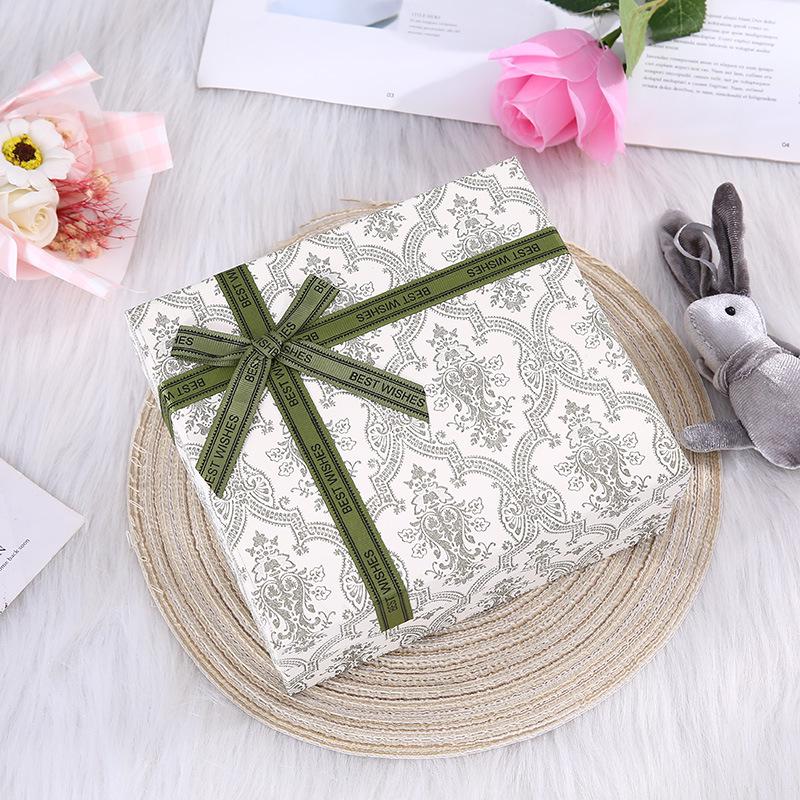 Luxusní dárková sada: Obsahuje mašli, suvenýr, krabičku na rtěnky k narozeninám a na Valentýna