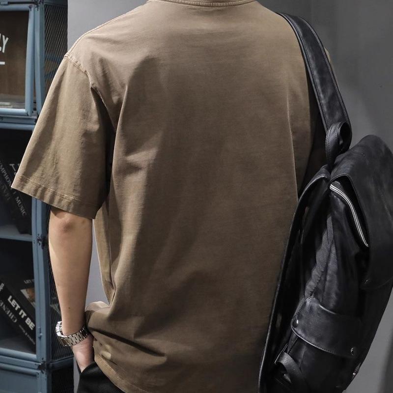 Męska luźna koszulka casual w stylu amerykańskim z kieszonką - Krótki rękaw, okrągły dekolt, design retro na lato