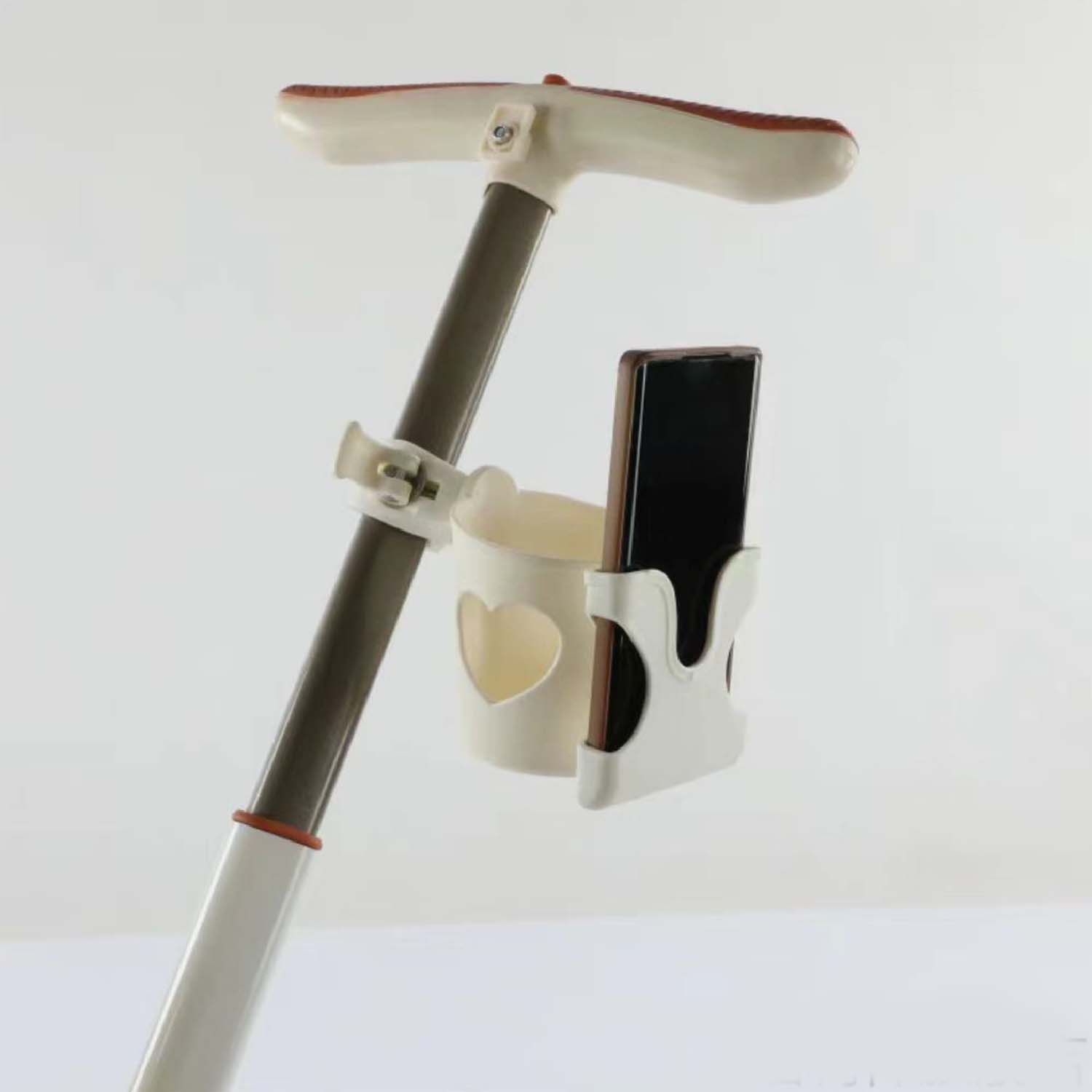 

Универсальный держатель для стакана с водой для детской коляски с держателем для мобильного телефона, поворотная конструкция на 360°, универсальный держатель для бутылок, подходит для велосипедов белый