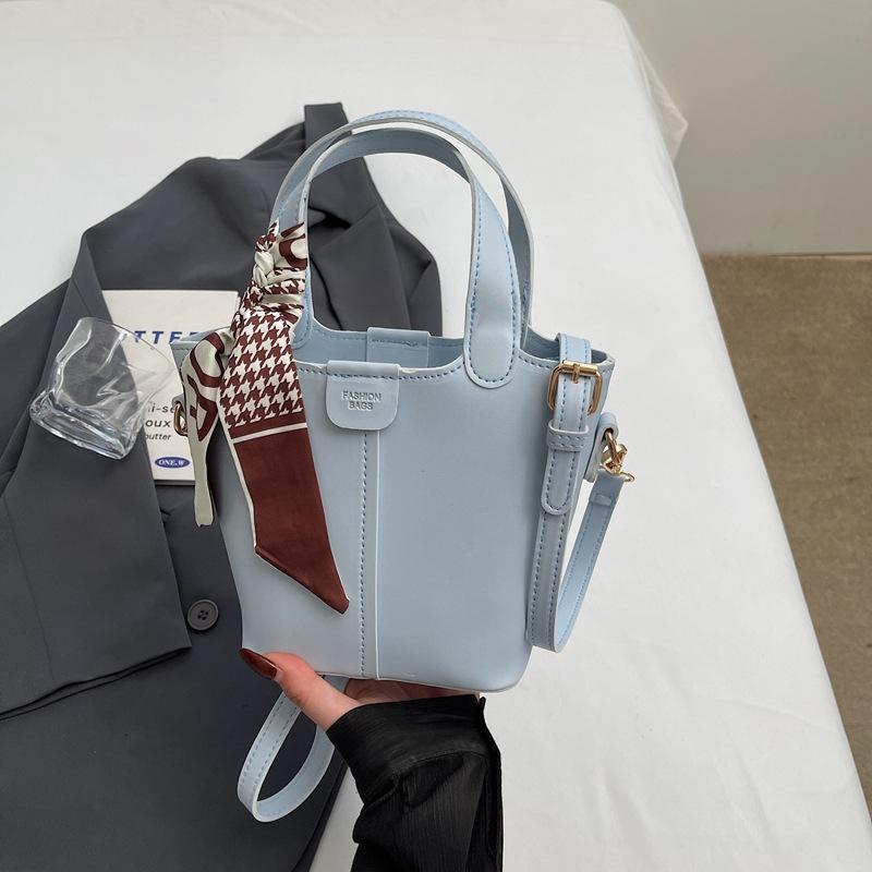 

Crossbody bag women 2025 new fashion high sense casual retro shoulder bag versatile portable bucket bag синій