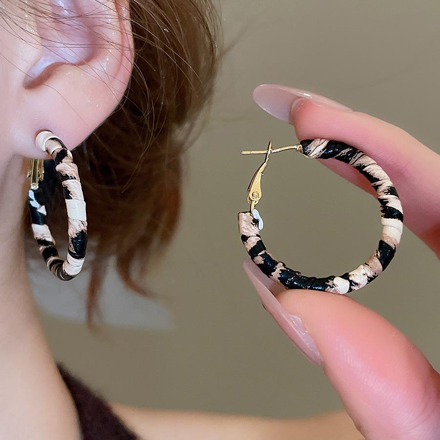 Silbernadel Harzleder Leopardenmuster Geometrisch Rund Blume Ohrringe Herbst und Winter Stecker Nische High-End Ohrringe Frauen