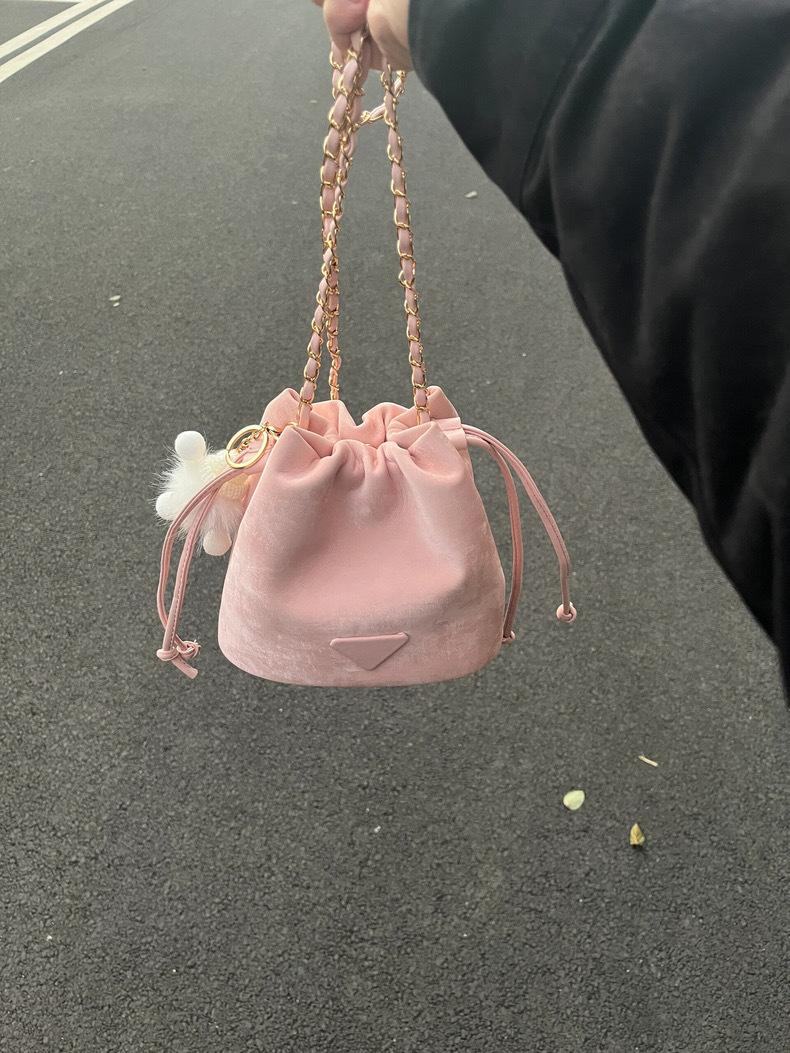 

Новая женская сумка-ведро Heart Cherry Blossom Powder Crossbody, женская сумка через плечо с завязками на цепочке, универсальная маленькая сумка