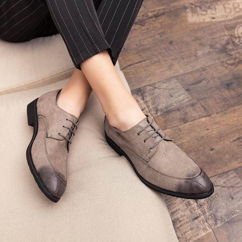 

Autumn and winter men s business leather shoes British casual shoes trend Korean version pointed hair men s leather shoes 44 сірий колір