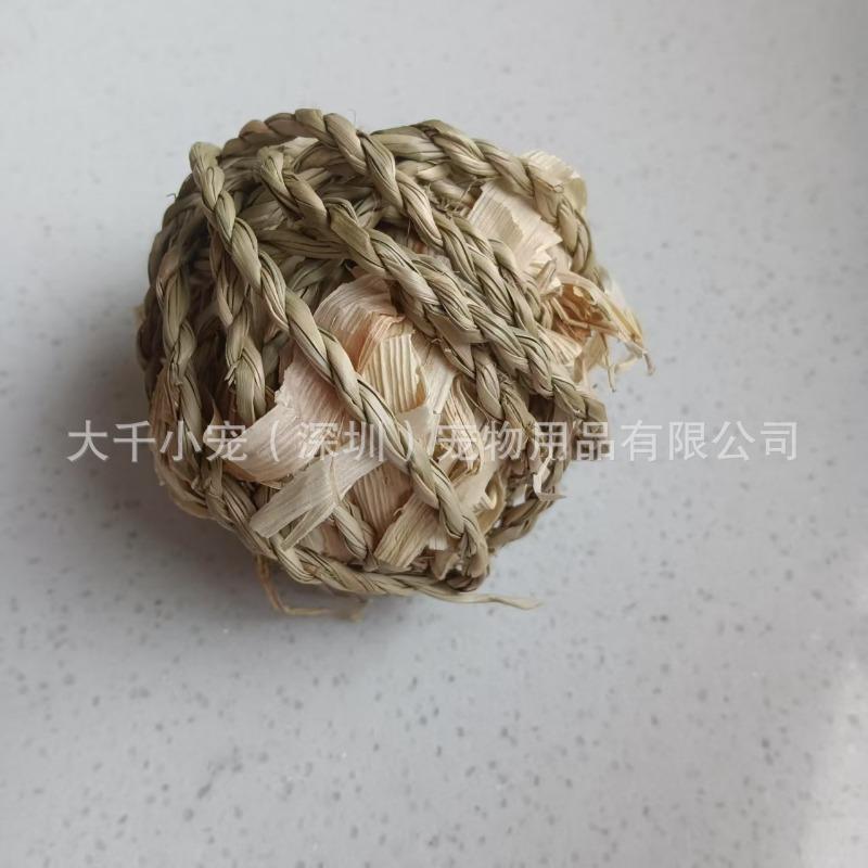 Hand Woven Natural Grass Ball Chew Molar Toy For Small Pets Rabbit Bird Guinea Pig