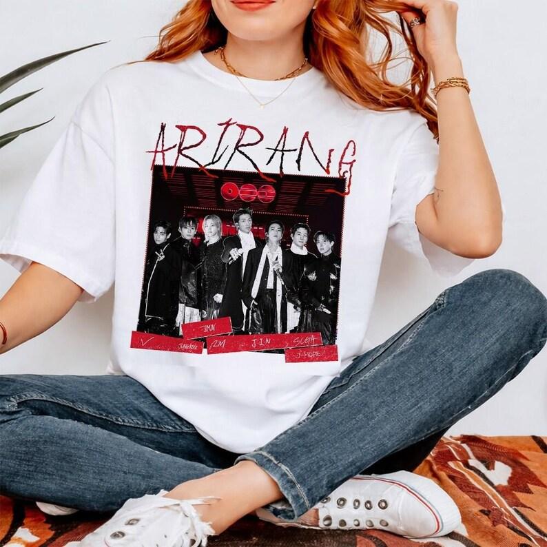 2026 BTS Mode Herren Damen Vintage Oberteil Bangtan Boys Hemd Kpop Hemd, Kpop Arirang Album, Geschenke für Fans Hip Hop Streetwear Übergroßes T-Shirt L