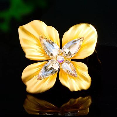 Fashion Four-petal Flower Brooches for Women Luxury Imitation Crystal Temperament Corsage Coat Accessories Pins Lady Jewelry