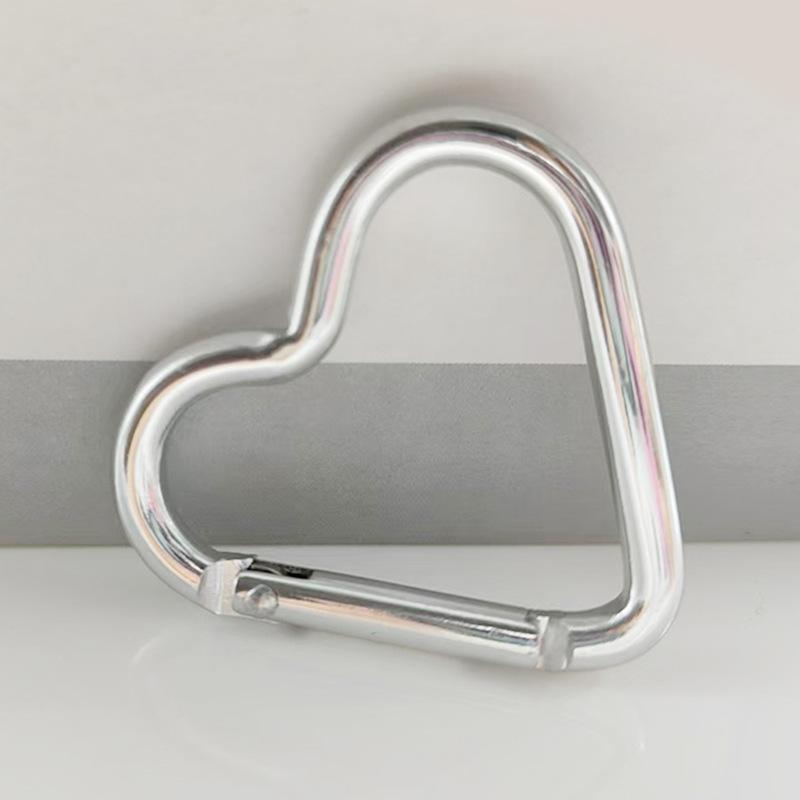 Heart-Shaped Multicolor Aluminum Carabiner: Lightweight Quick-Release Keychain for Outdoor Backpacks