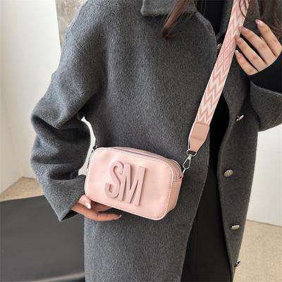 Bolsa Feminina Versátil da Moda Bolsa Quadrada Pequena Texturizada Bolsa de Ombro Casual Bolsa Transversal de Luxo Leve Alça Larga Bolsa Feminina com Letra