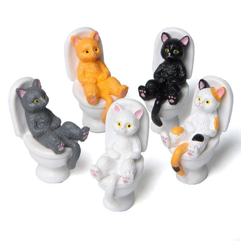 62KD on Toilet Statue Resin Sculptures for Lover Funny Figurine Garden Yard Decor