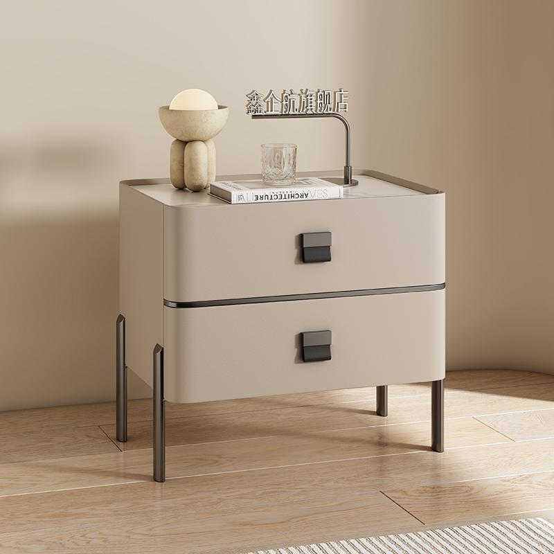 Italian Luxury Modern Minimalist Solid Wood Bedside Table High-End Solid Oak Nightstand for Main Bedroom Sofa Side Storage Box