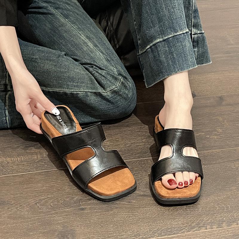 French simple temperament slope heel thick sole cover toe cool slippers women's summer wear 2025 new with skirt Roman sandals