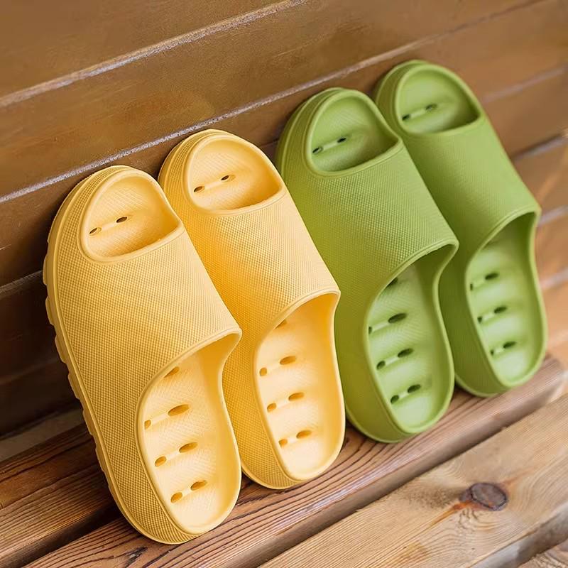 Leakproof Quick-Drying All-Season Bathroom Shower Slippers for Women and Men