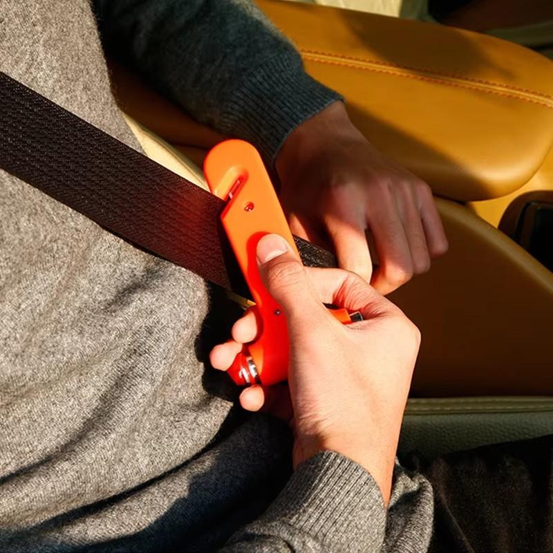 Car-Mounted Multi-Functional Rescue Hammer with Safety Strap Emergency Window-Breaking Device