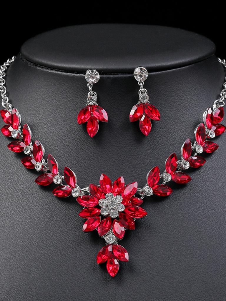 3pcs Fashionable Women's Zircon Set with Crystal Contrasting Flower Necklace Earrings and Evening Dress Accessories