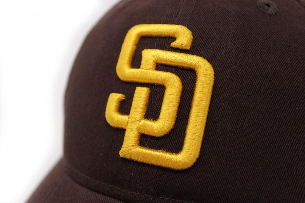 New Era Mesh Trucker Cap MLB 9FORTY National League San Diego Padres