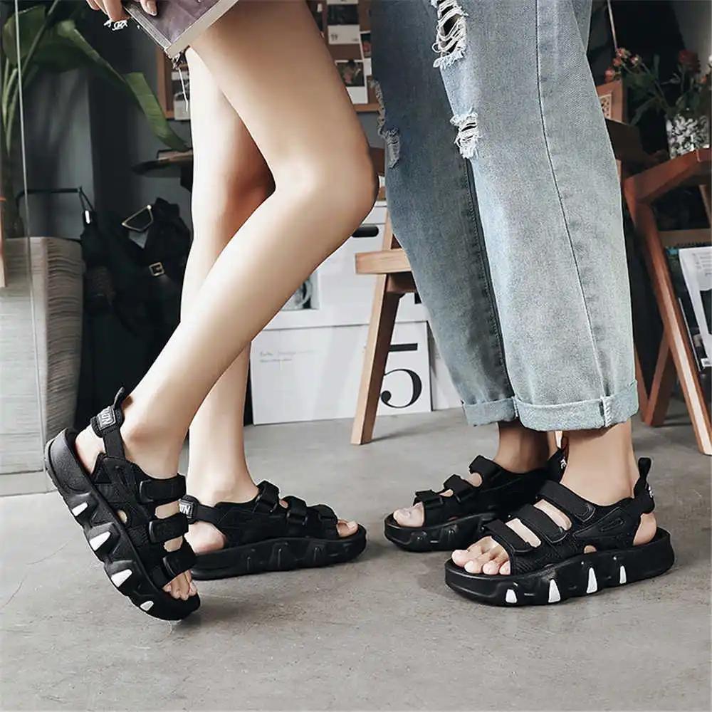 Fashion Anti Slip In Beach Sand Slippers Men Indoor Rubber Sandal Man Shoes Tenis Luxury Man Sneakers Sports Workout Brand Name