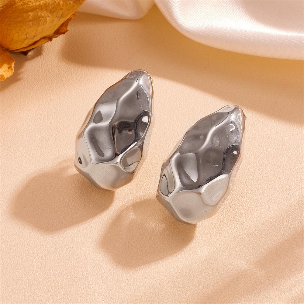 Gold Hammered Hollow Titanium Steel Earrings: Retro European and American Style, Non-Fading and Hot-Selling