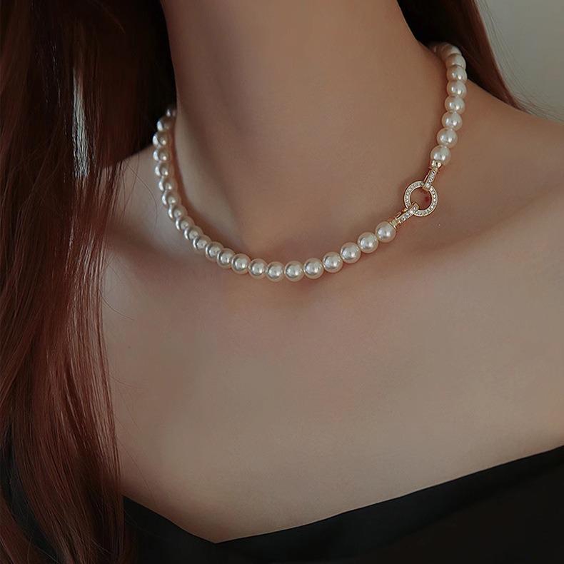 Women's Non-Fading Deep Sea Shell Pearl Necklace with Versatile Small Lockbone Chain