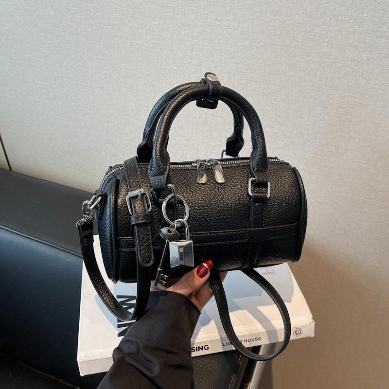 Fashion Hand-held Bowling Bag Women's 2025 Summer New Simple Commuter Shoulder Bag Niche Trend Messenger Women's Bag