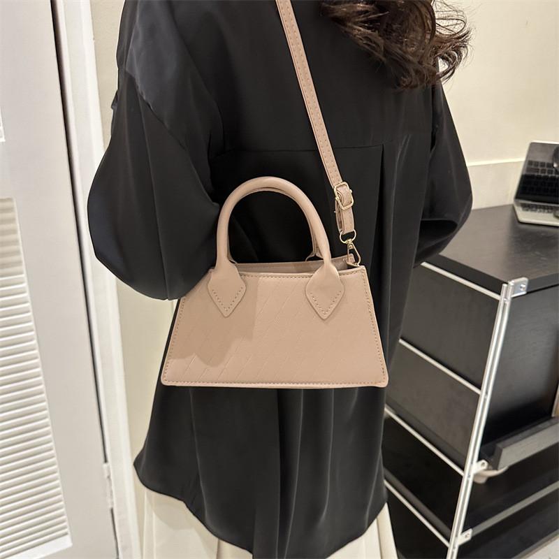 Stylish Women's Summer Crossbody Bag Trendy Minimalist Handbag Perfect For Daily Use