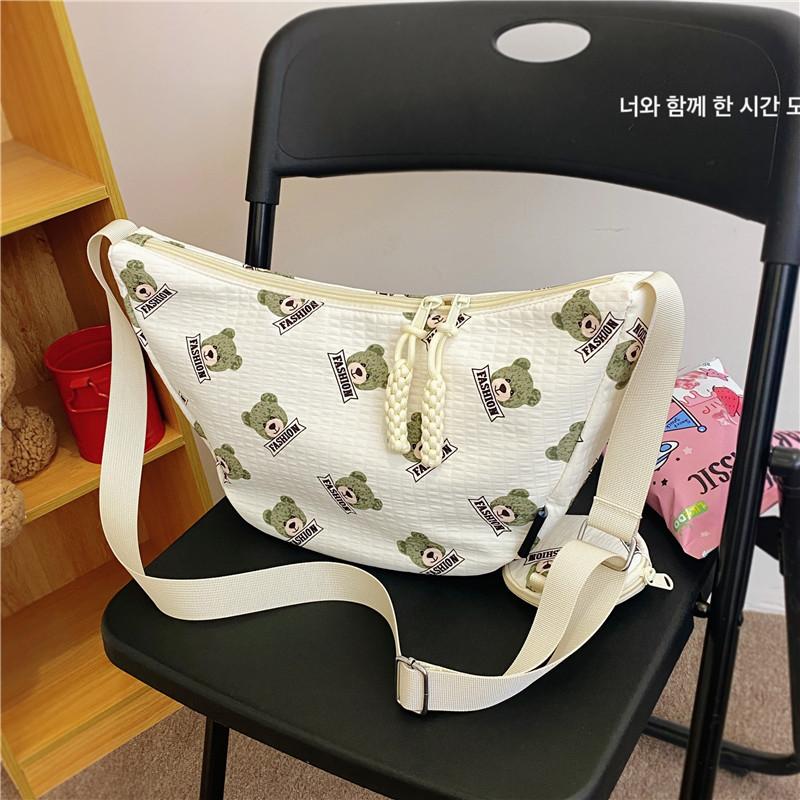 

В этом году популярная маленькая женская сумка 2025 весна новая модная сумка-мессенджер женская модная сумка-пельмень с универсальным принтом медведя зелёный