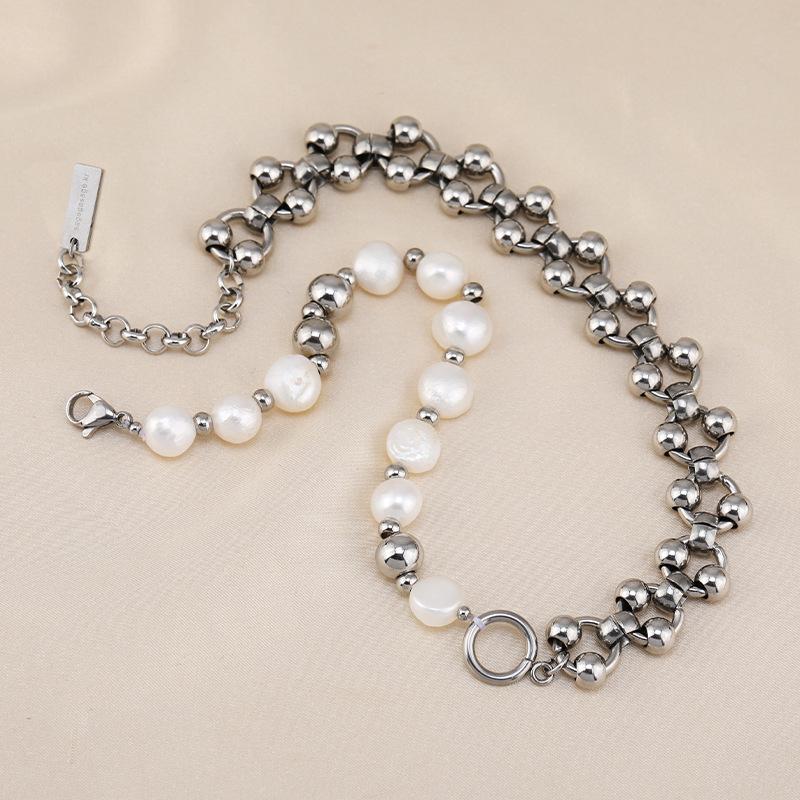Fashionable Choker Eyecatching Necklace With Luxurious Baroque Pearls And Vintage Elements Inspired