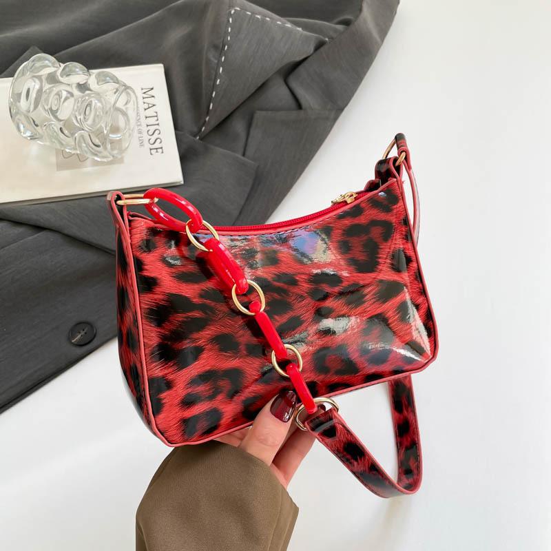 Niche design bags are popular in autumn, new fashion shoulder underarm bags, trendy fashion leopard print handheld women's bags