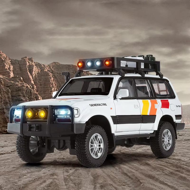 Model ze slitiny Toyota FJ Cruiser Camper v měřítku 1/24, chladný zvuk a světlo, otevíratelný na mnoha místech karoserie, čtyřkolový tlumič