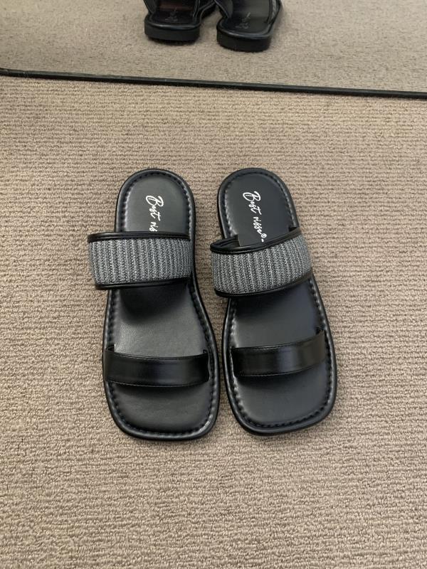 Fashion Shoes Women Slippers For Swimming Pool Slides Pantofle Rubber Flip Flops Soft Beach Flat 2025 Hawaiian Casual Scandals Leisure