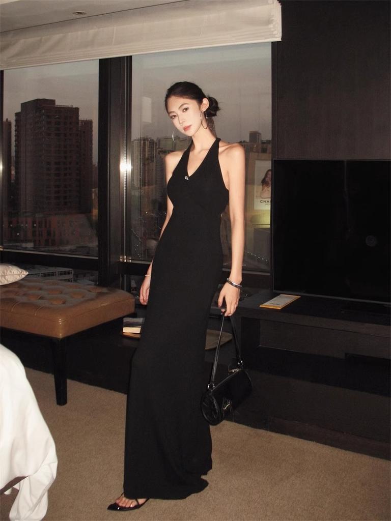 Design Halter Neck Dress Female Summer Royal Sister Style Slim Dress Long Dress Black Temperament Hip Skirt