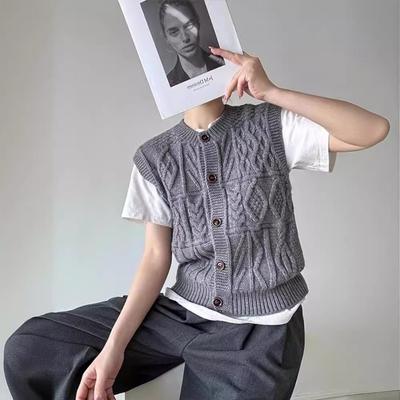 Spring New Women's Clothing Knitted Vest Women's Retro Twist Cardigan Stacked To Wear High-end Sweater