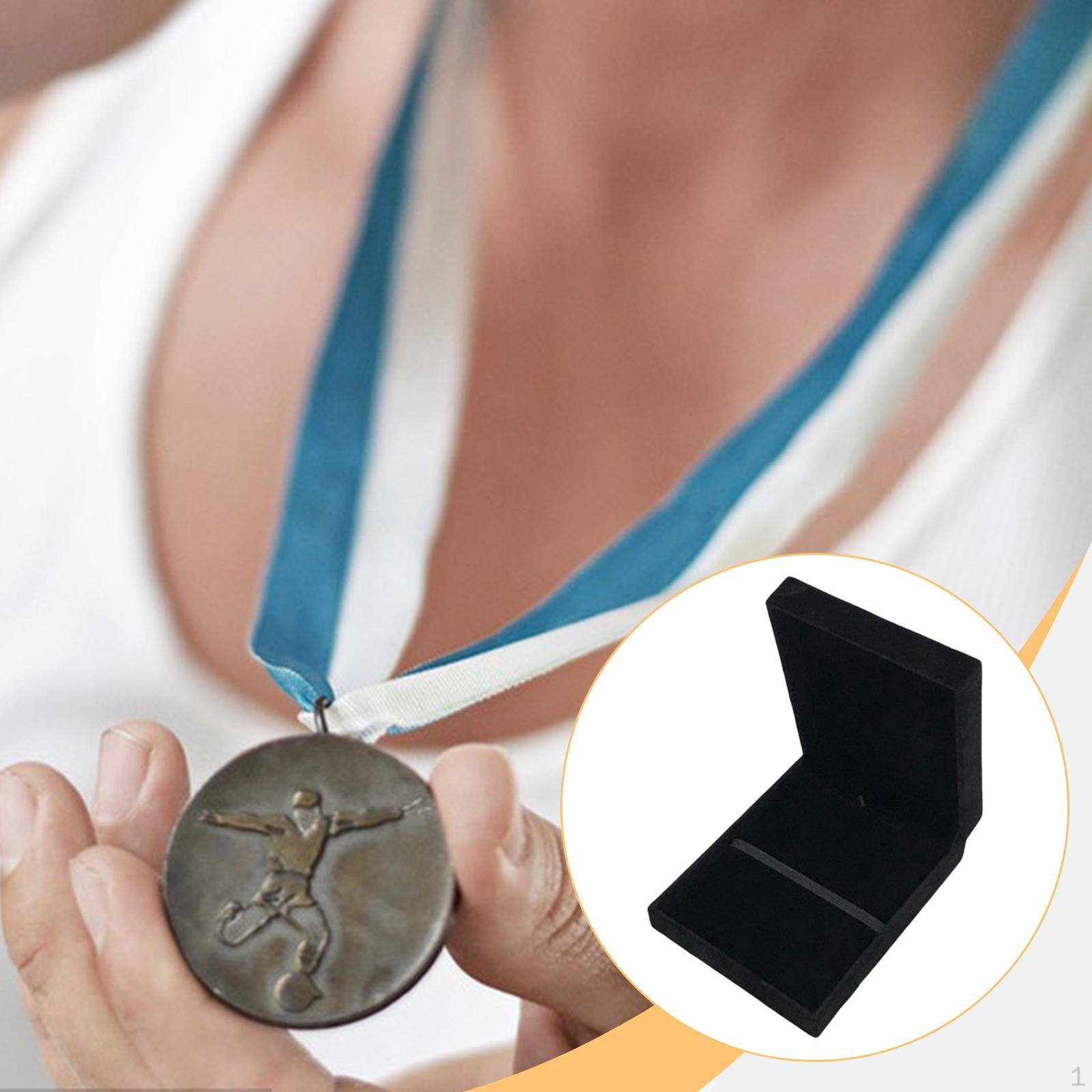 

Кейс Коробка для хранения с крышками Пыленепроницаемый Подарки Держатель для сувениров Портативный для коллекционных предметов Нашивки Гонки чёрный