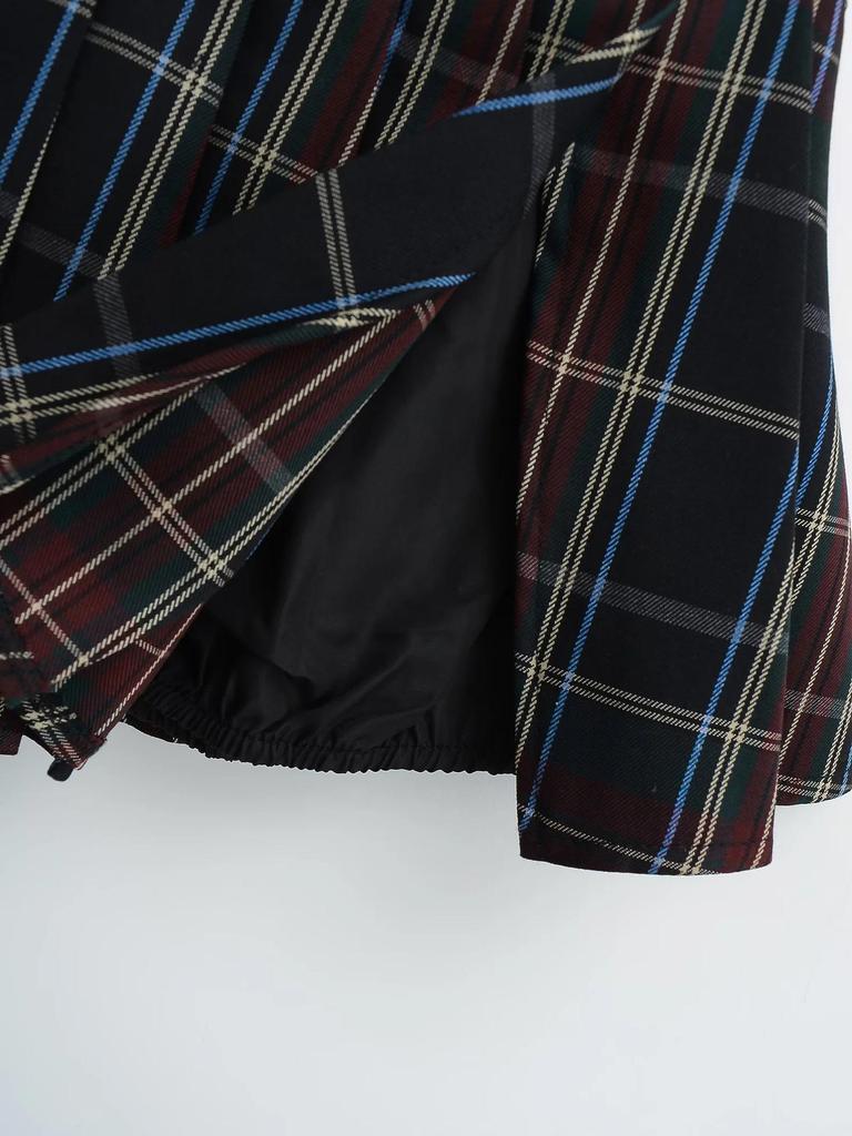 Women's Slim-Fit Low-Waist Pleated Plaid Mini Skirt with Button-Up Slit - Autumn Anti-Exposure Design