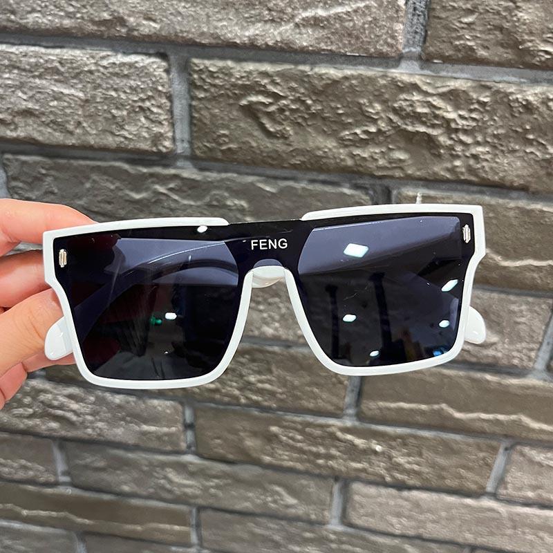 Occhiali da Sole per Bambini Fotografia di Strada Con Occhiali a Montatura Larga Protezione UV e Protezione dalla Luce Intensa
