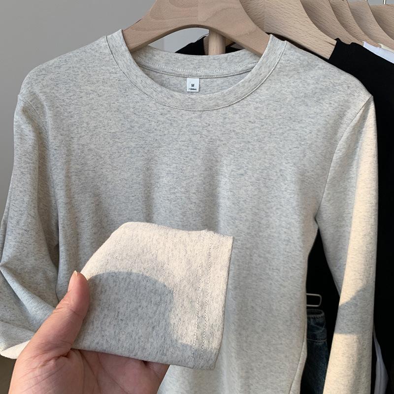 A Long-sleeved T-shirt for Women In Autumn Is A Versatile and Slimming Top That Can Be Layered As A Base Layer for A Slimming Look