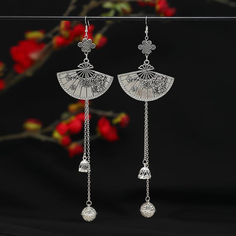 Originaldesign Pflaumenblüten-Fächer-Ohrringe mittel und lang gefranste Glocken-Ohrringe Anhänger Nische antike Ohrringe Frauen